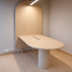 Mesa de Juntas con Panel para TV