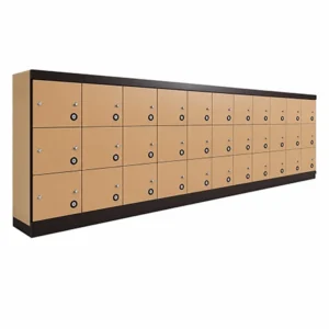 Sistema de lockers horizontales industriales con múltiples compartimentos para almacenamiento empresarial y logístico.